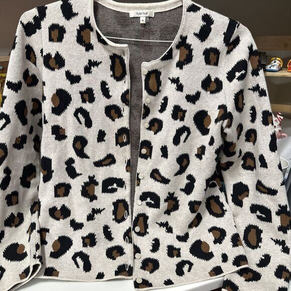 Tyler Boe 9 Button‎ Down Cardigan Sweater Leopard Print Size Medium - Picture 1 of 5